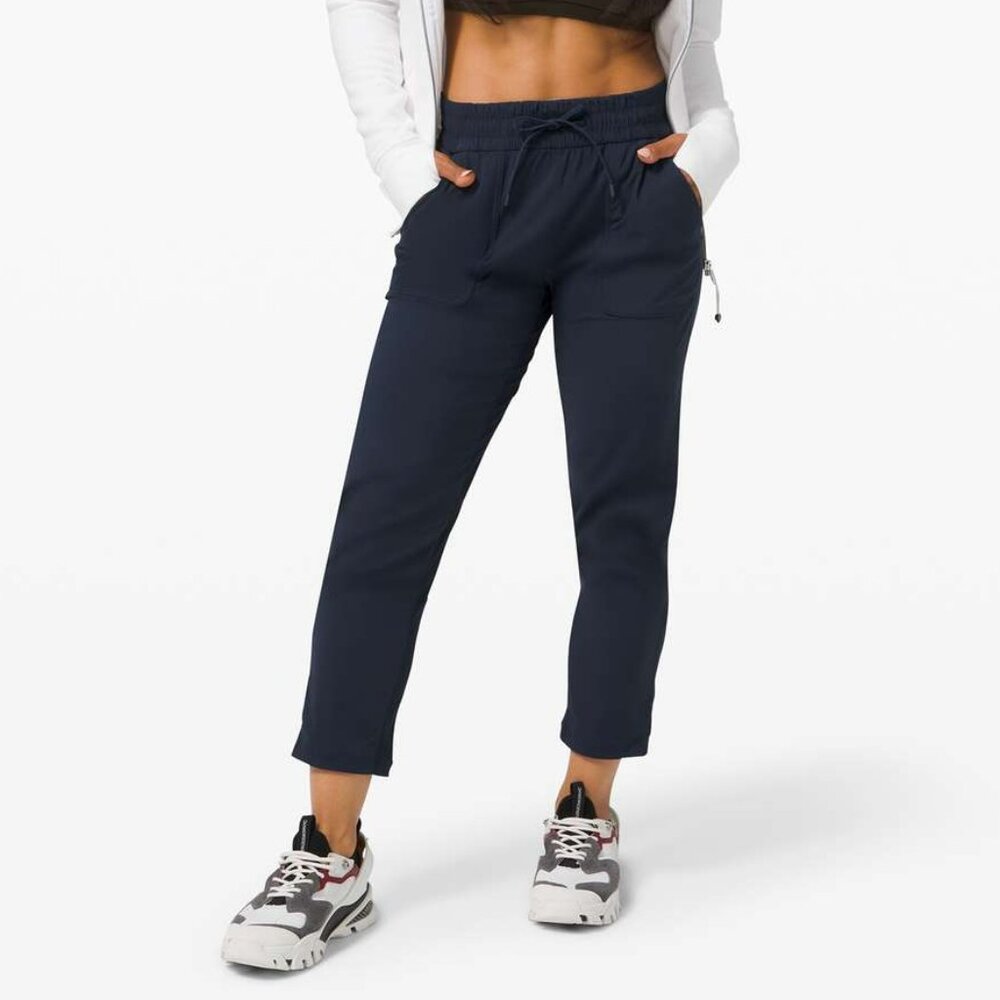 Lululemon Beyond the Studio Crop Size 4 True Navy High-Rise Cinch Hem